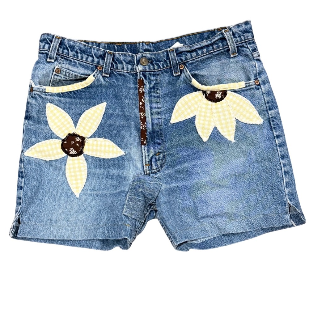 Vintage 80s Levis Orange Tab Cut Off Shorts USA Made Upcycled Floral Appliqué 36 - Picture 3 of 6